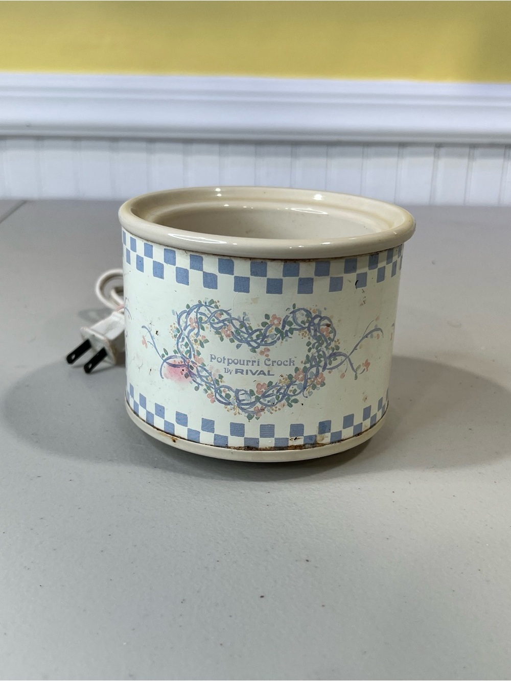 Rival Porpourri Crock in Cream with Blue Accents